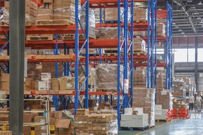 進口商品次日送達 國內(nèi)產(chǎn)品運向世界 成都不斷鞏固外貿(mào)發(fā)展成果